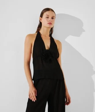 TOP HALTER PLISADO CON FLORES