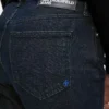 Vaqueros acampanados con bajo abierto Vaqueros acampanados con bajo abierto