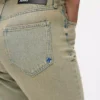 VAQUEROS RECTOS DE TALLA ALTA CON TACHAS VAQUEROS RECTOS DE TALLA ALTA CON TACHAS