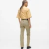 VAQUEROS RECTOS DE TALLA ALTA CON TACHAS VAQUEROS RECTOS DE TALLA ALTA CON TACHAS