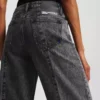 VAQUEROS RELAJADOS DE TALLA MEDIA Y DOS TONOS VAQUEROS RELAJADOS DE TALLA MEDIA Y DOS TONOS