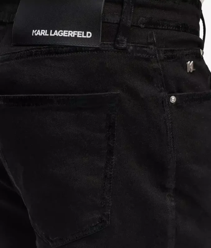 Vaqueros slim con detalles metálicos Vaqueros slim con detalles metálicos