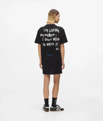 Vestido camiseta con cita de Karl