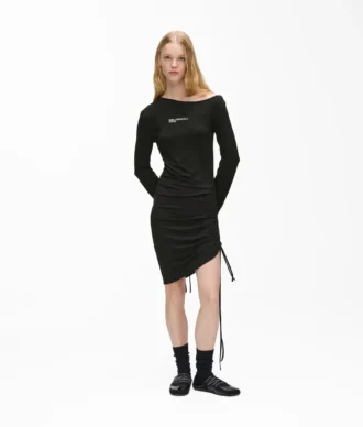 Vestido con cordón ajustable y hombros descubiertos