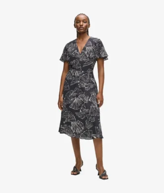 Vestido con estampado de abanicos y cuello en V