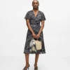 Vestido con estampado de abanicos y cuello en V Vestido con estampado de abanicos y cuello en V