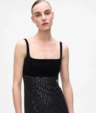 Vestido con flecos y lentejuelas Vestido con flecos y lentejuelas