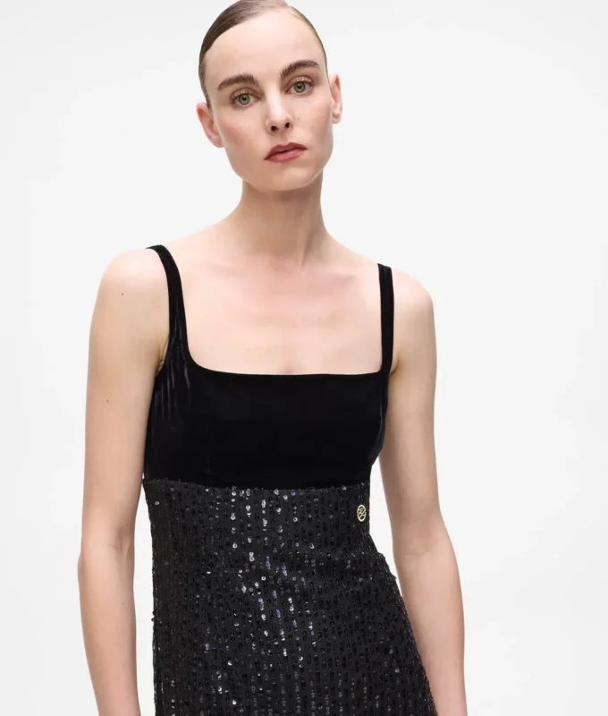 Vestido con flecos y lentejuelas Vestido con flecos y lentejuelas