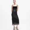 Vestido con flecos y lentejuelas Vestido con flecos y lentejuelas