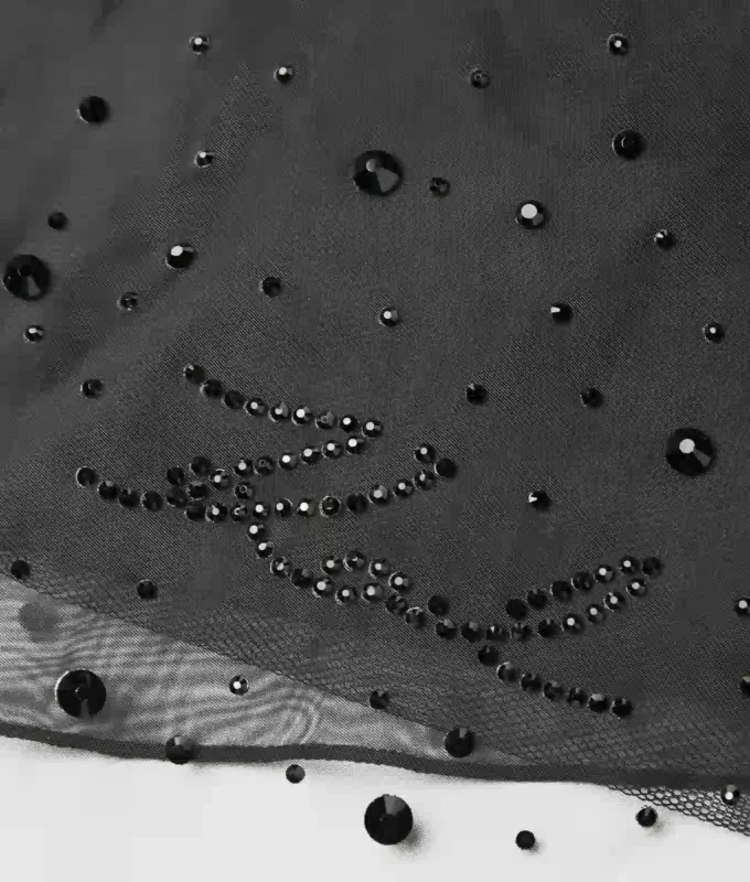 Vestido de malla con pedrería para niña Vestido de malla con pedrería para niña