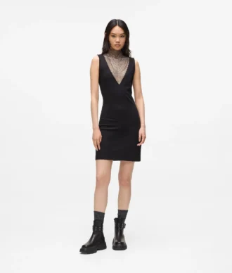 Vestido de malla con pedrería y cuello en V