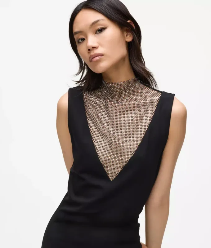 Vestido de malla con pedrería y cuello en V Vestido de malla con pedrería y cuello en V