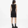 Vestido de malla con pedrería y cuello en V Vestido de malla con pedrería y cuello en V