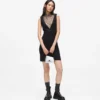 Vestido de malla con pedrería y cuello en V Vestido de malla con pedrería y cuello en V