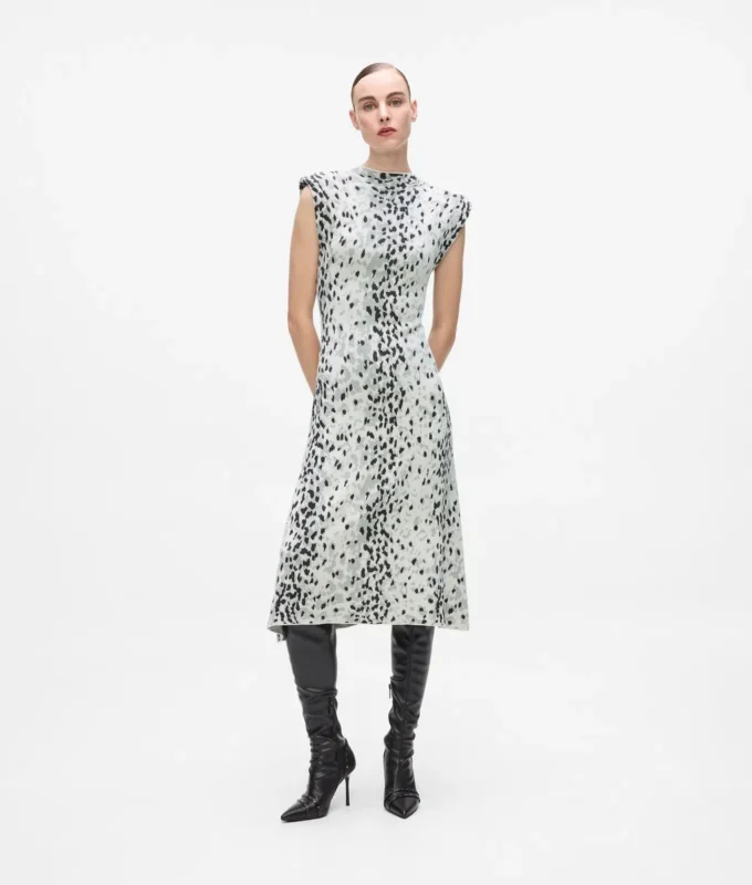 Vestido de punto con estampado de leopardo de las nieves Vestido de punto con estampado de leopardo de las nieves