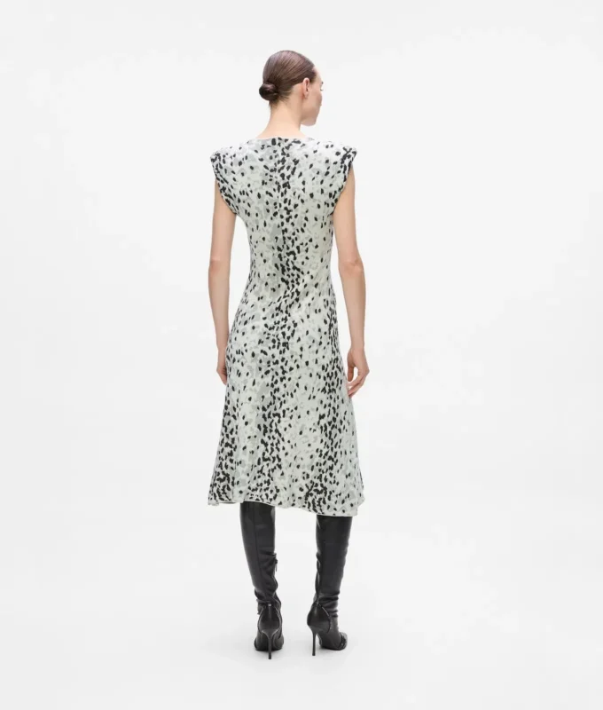Vestido de punto con estampado de leopardo de las nieves Vestido de punto con estampado de leopardo de las nieves