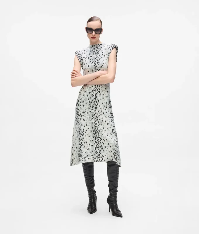 Vestido de punto con estampado de leopardo de las nieves Vestido de punto con estampado de leopardo de las nieves