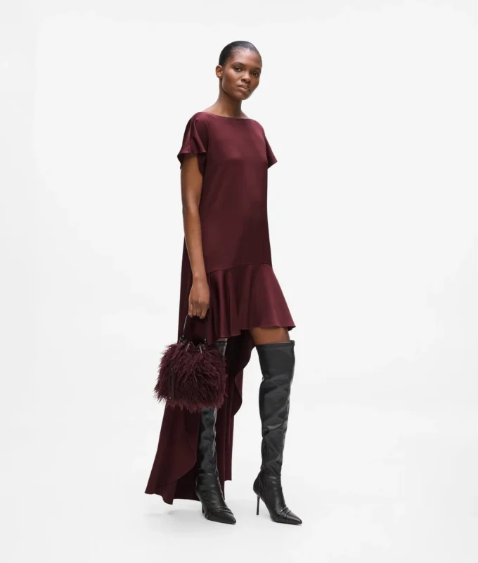 Vestido de satén con espalda abierta Vestido de satén con espalda abierta